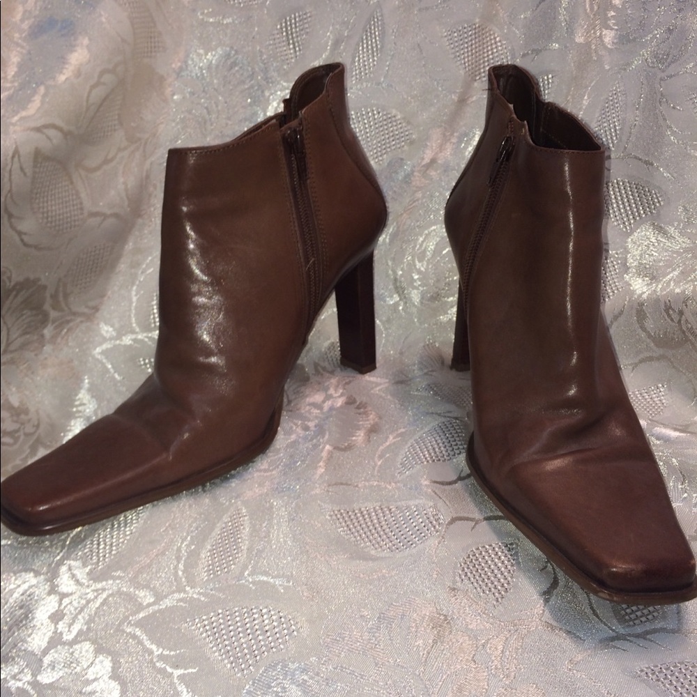 Shoes - Picture 2 of 2